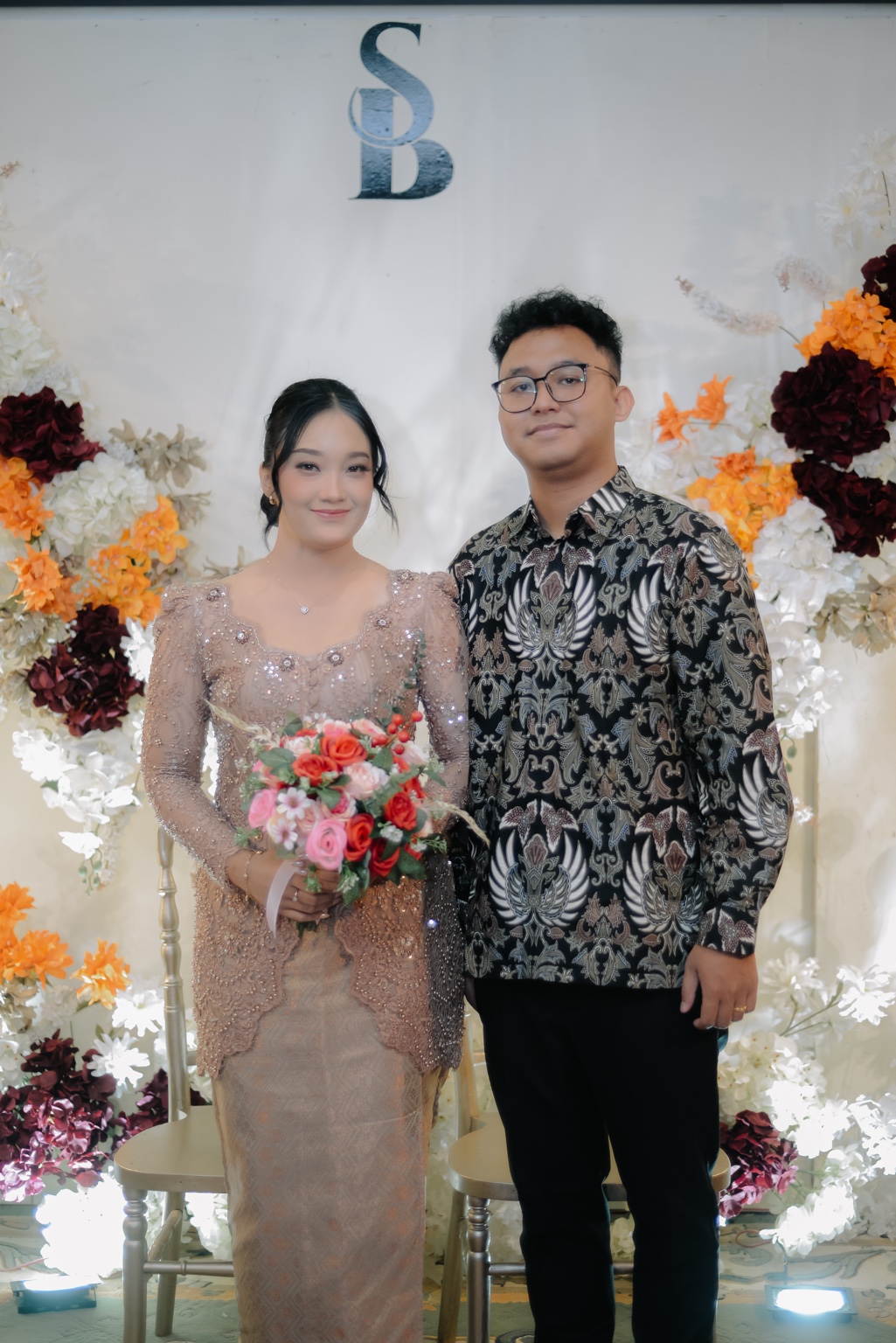 Brian dan Sasa di acara pertunangan
